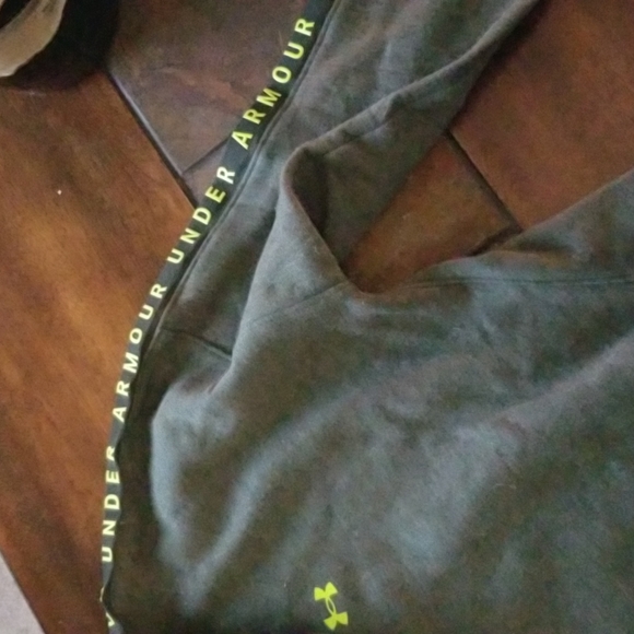 Under Armour pullover - Picture 3 of 5